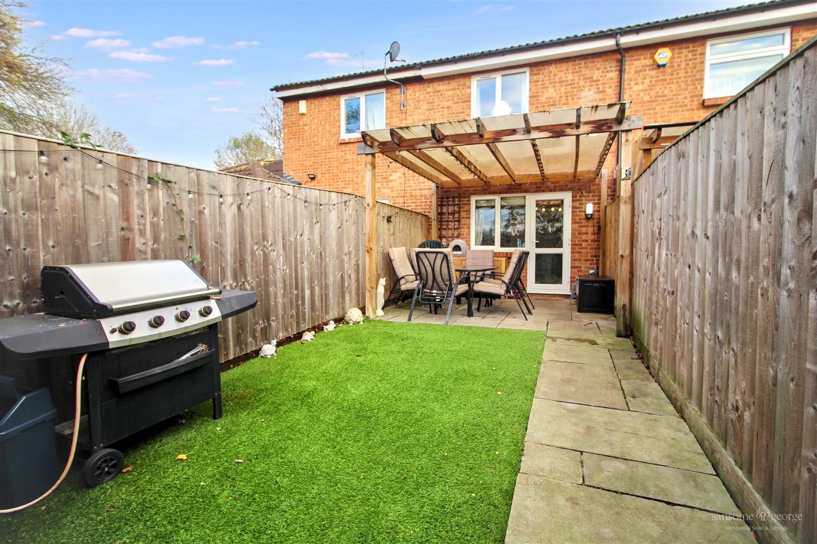 2 bed property in Thornton Mews, Reading